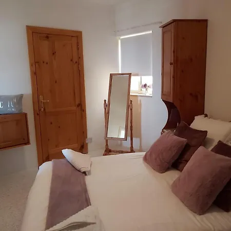 Hill Top Luxury Living @ Valley Crest Malta Holiday home *